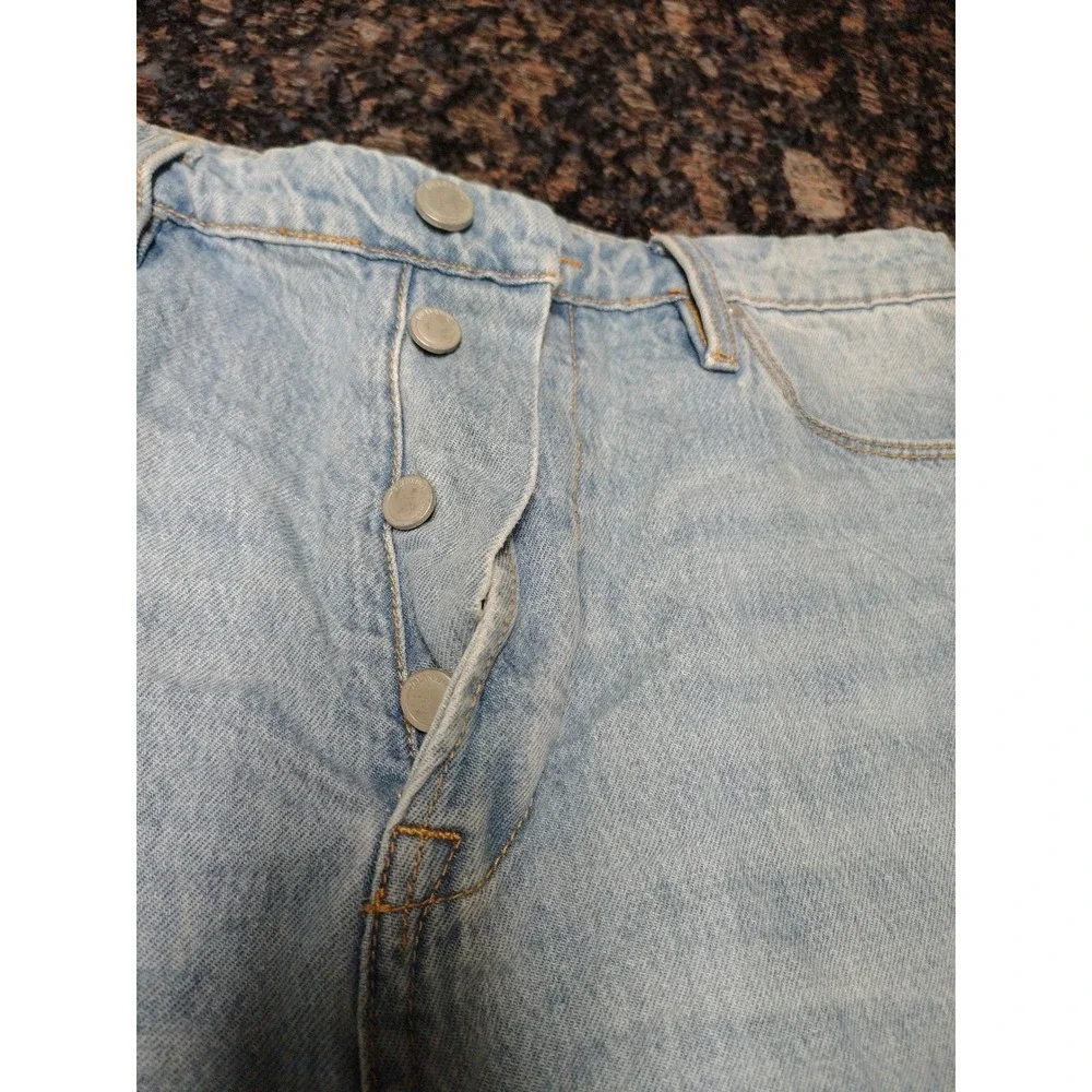 Blank NYC The Cooper Light Wash Denim Shorts Button Fly Raw Hem 03CH2651 30